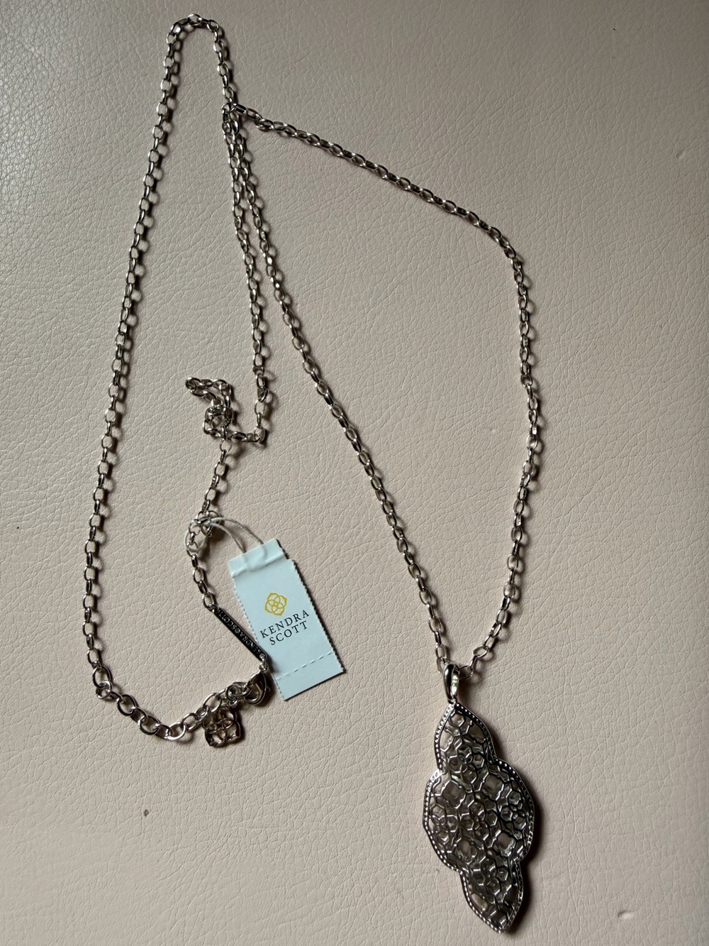 NWT Kendra Scott Abbie Long Pendant in Rhodium Filigree